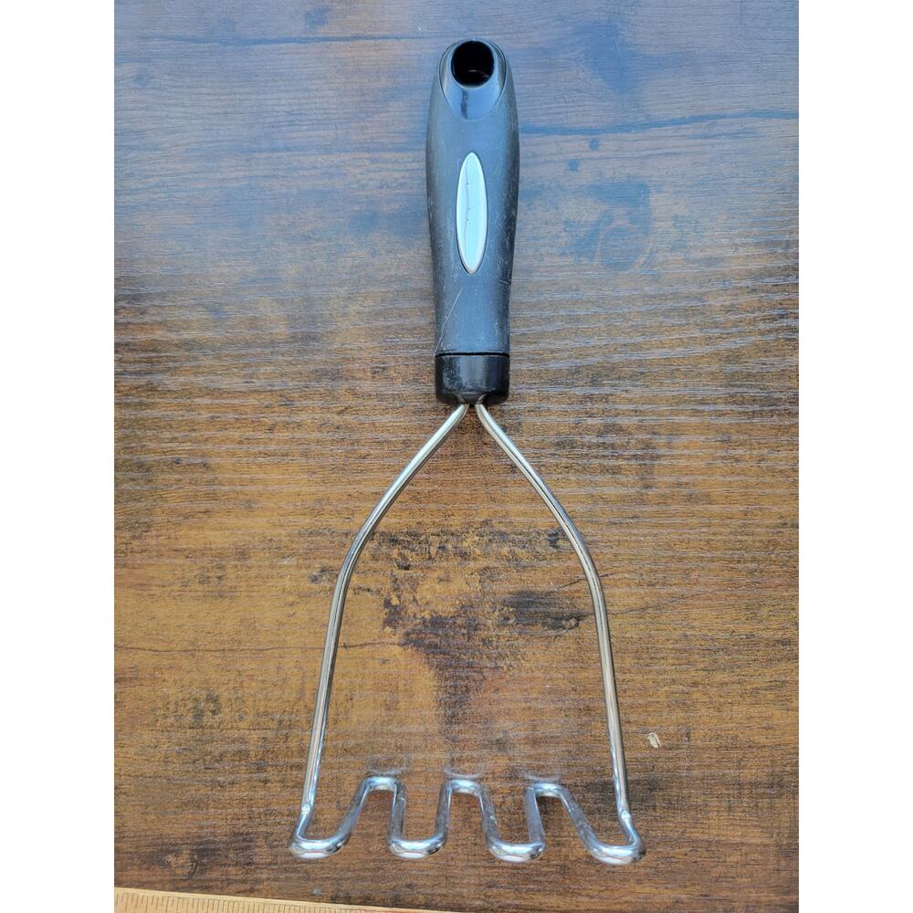 Farberware Stainless 10" Potato Masher w/black single hole handle